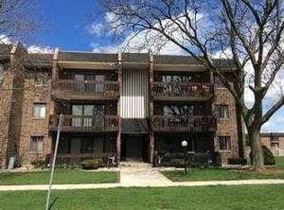 3722 215th St APT 305, Matteson, IL 60443