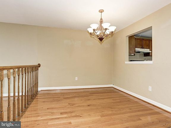 5th image of 18718 Martins Landing Dr