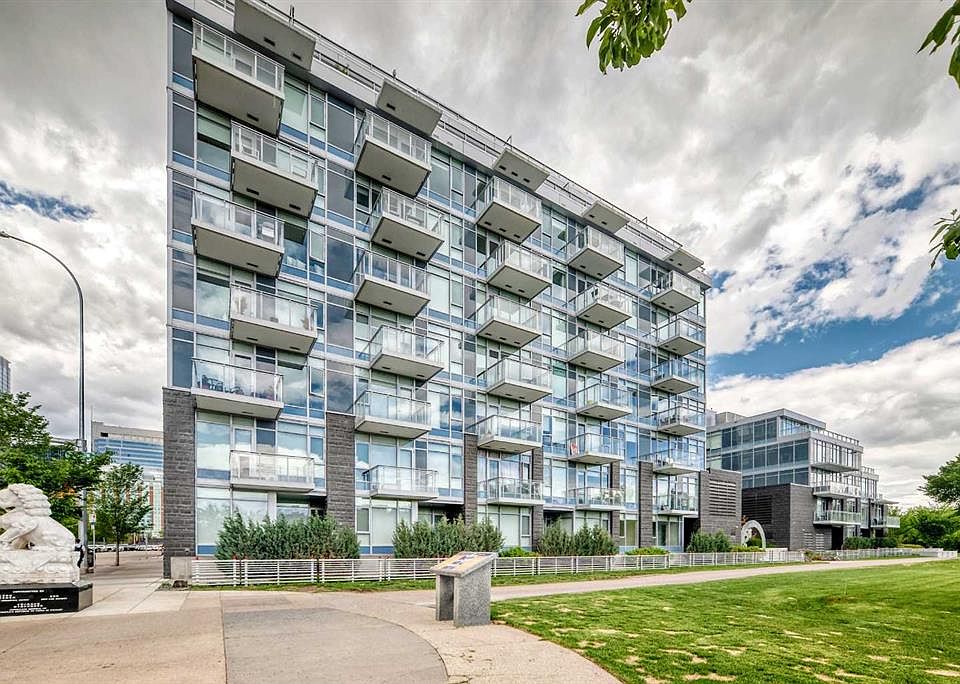 1st image of 118 S Waterfront Ct SW #106