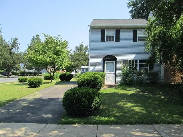 441 Garland Cir photo 1