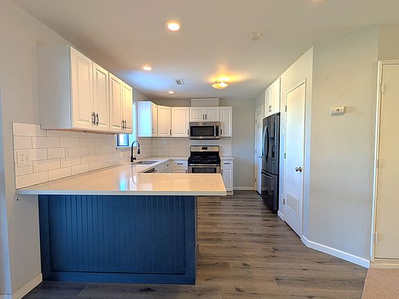 4th image of 1514 N Elaine Way