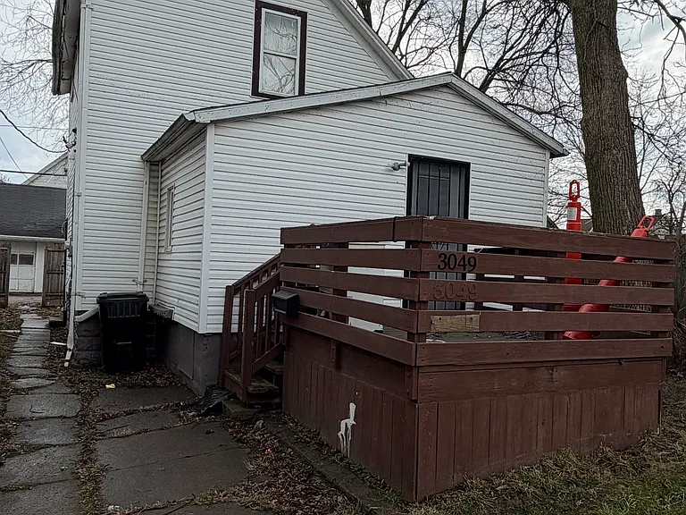 3049 W 105th St — Photo 2