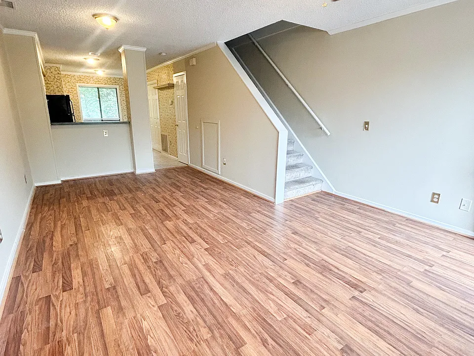 19 Canterbury Ct #1