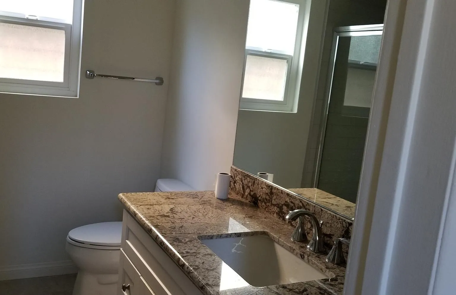2 bed, 900 sqft, $3,000 — Photo 2