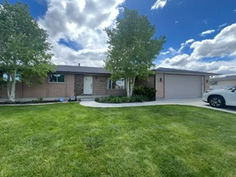 1963 W Lawrence Cir