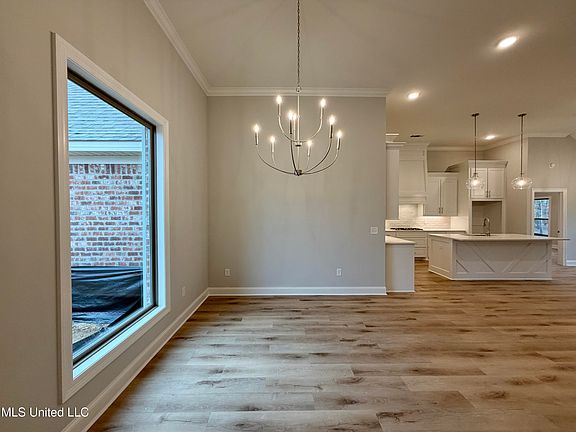 4th image of 939 Mullican Rd