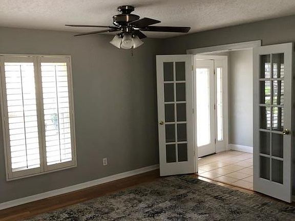 3rd image of 3439 Holliday Ave