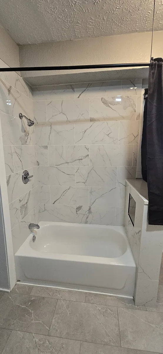 Shower / tub - 343 Spencer St NE #1