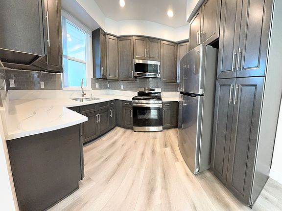 4th image of 3190 Carlin Ave #105