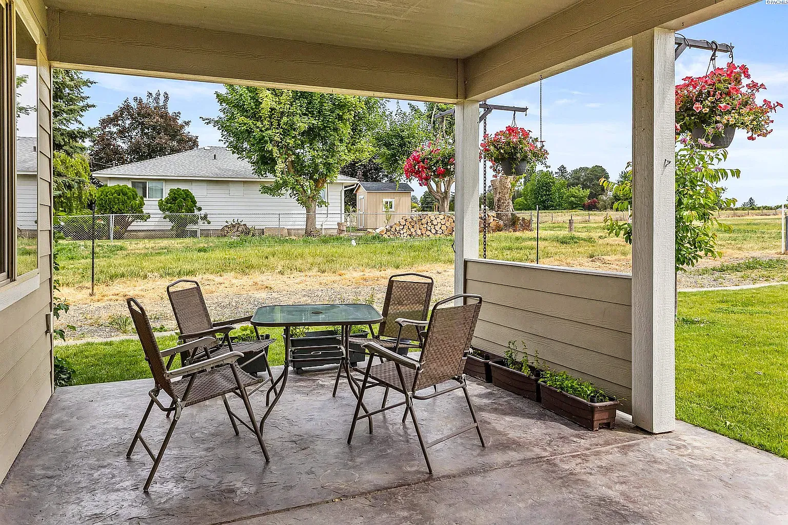3 bed, 2364 sqft, $2,495 — Photo 4