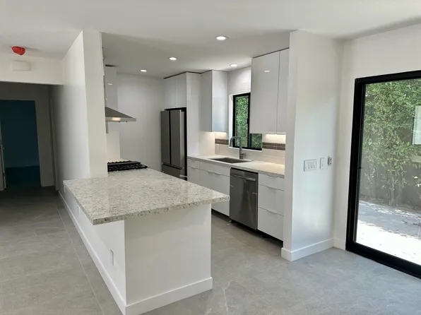 600 S Grenfall Rd APT 4, Palm Springs, CA 92264