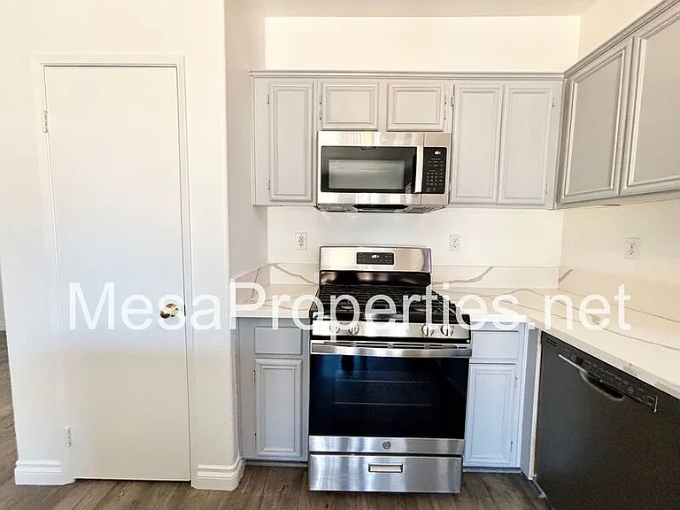 13034 Lehigh Ct — Photo 6