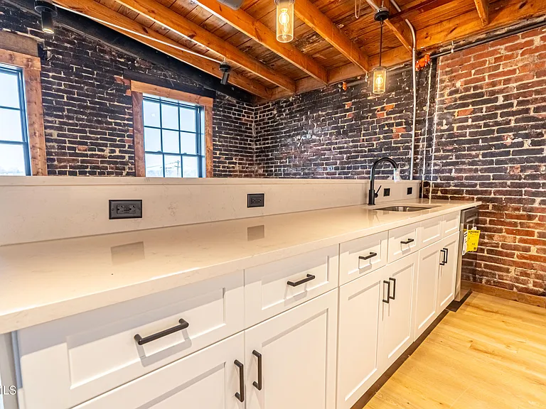 453 E Main St #800 — Photo 18