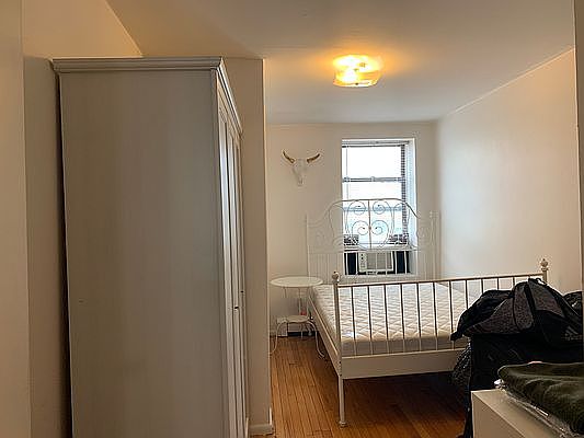 3rd image of 271 1st Ave APT 4