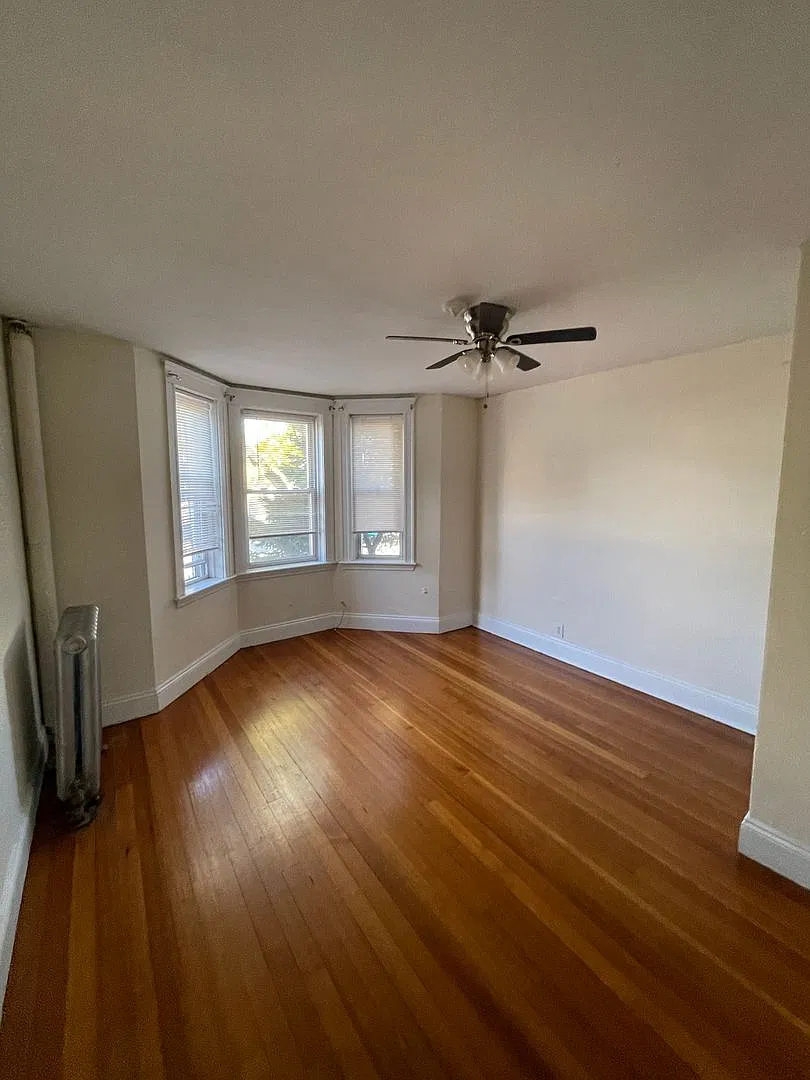 Two Bedroom // Allston - Union Square — Photo 2