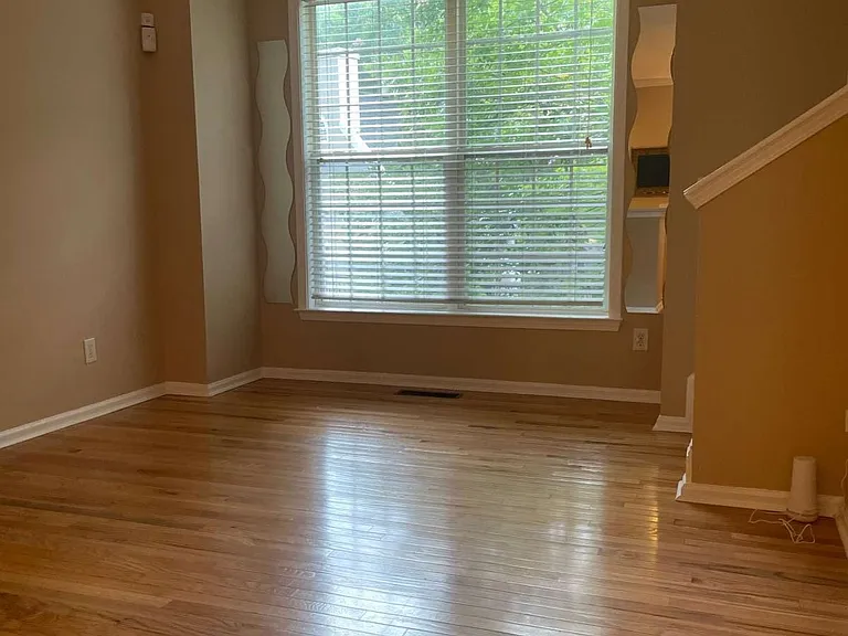 1162 Village Ct SE — Photo 8