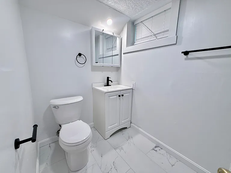 5 Stoneland Rd #4 — Photo 5