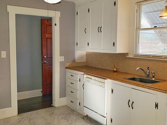 3rd image of 1100 1/2 22nd Ave N #1100-1/2