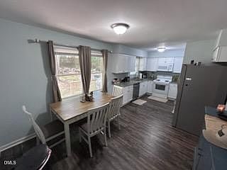 5th image of 443 Park Ave