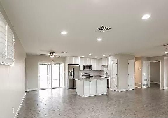 4th image of 40379 N 18th Dr