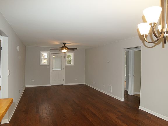 5th image of 111 Oak Knoll Dr
