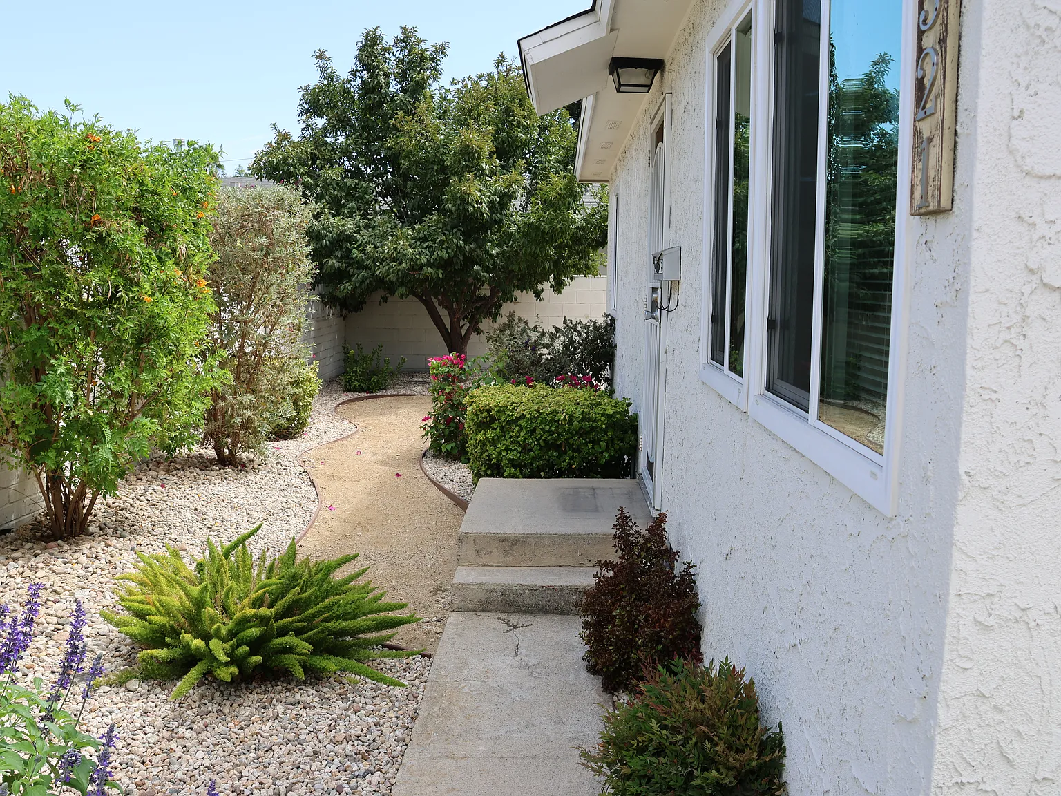 2 bed, 816 sqft, $2,650 — Photo 2