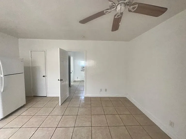 5819 Polk St — Photo 8