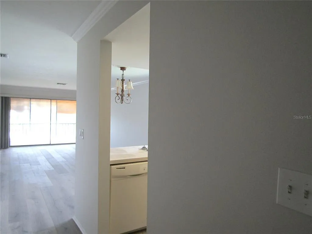 1 bed, 1.0 bath, 789 sqft, $1,600 — Photo 4
