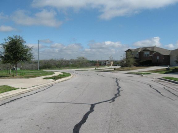 4th image of 18517 Great Falls Dr