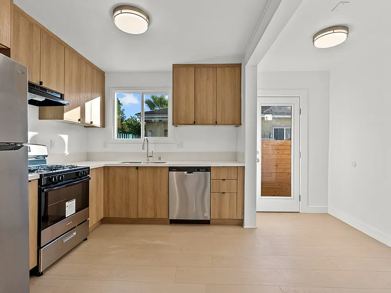 6661 Beck Ave — Photo 8