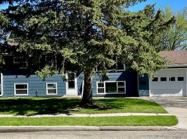 1007 11th Ave NE, Aberdeen, SD 57401