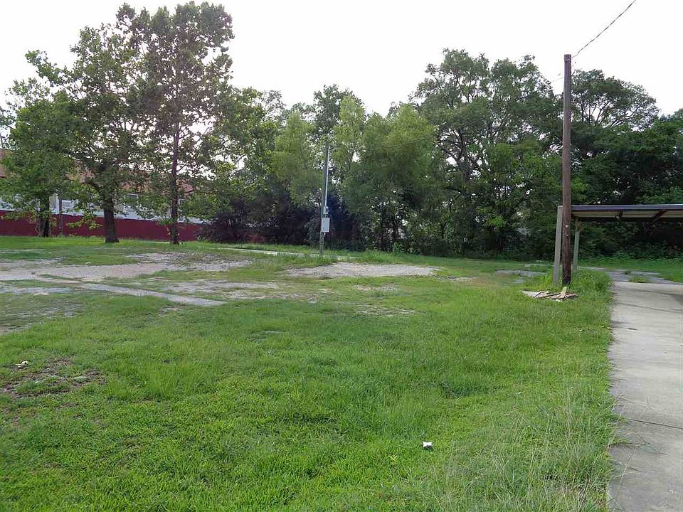 2nd image of 235 E Courtland St