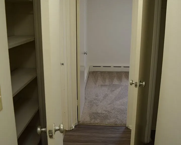 312 W Clark St — Photo 14