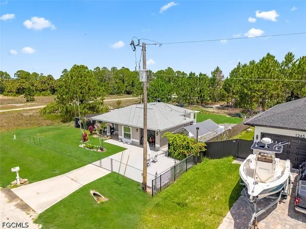 1243 Earnest St E, Lehigh Acres, FL 33974