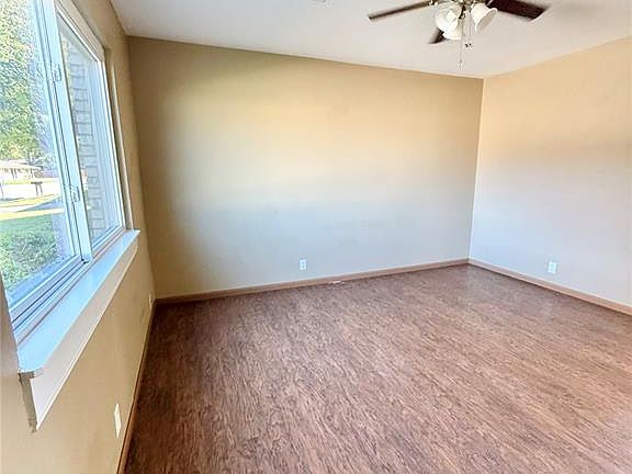4th image of 18 Sarpy Rd APT D