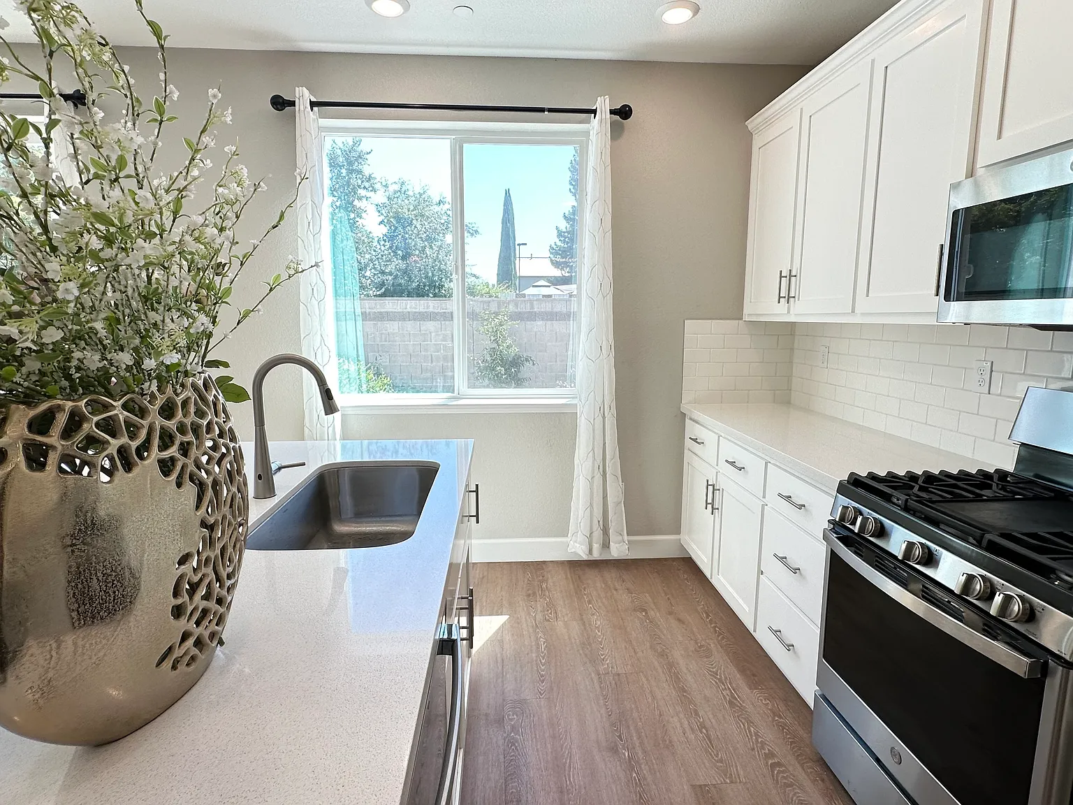 4 bed, 1942 sqft, $3,750 — Photo 4