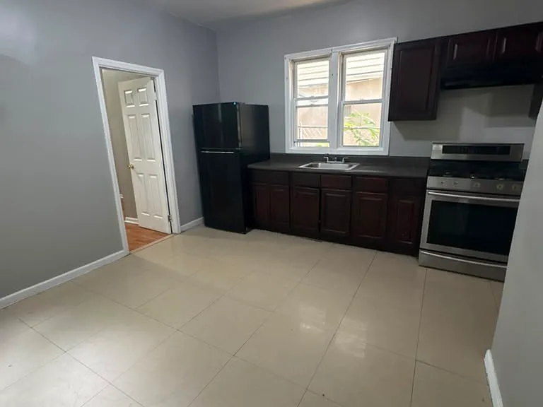 266 Garside St — Photo 3
