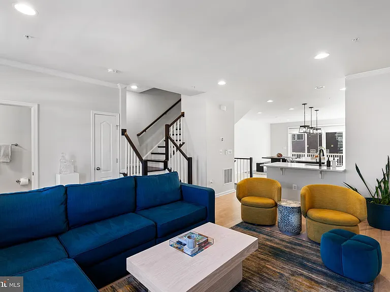7713 Presidential Pkwy — Photo 9
