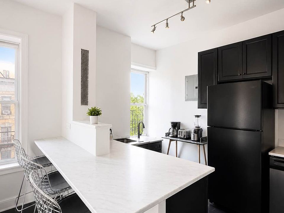 1st image of 132 Saint Marks Pl APT 10