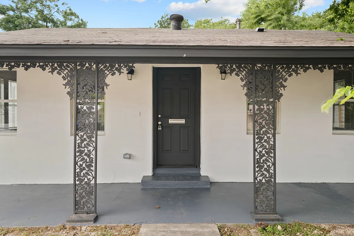Building Photo - 1627 W Mariposa Dr