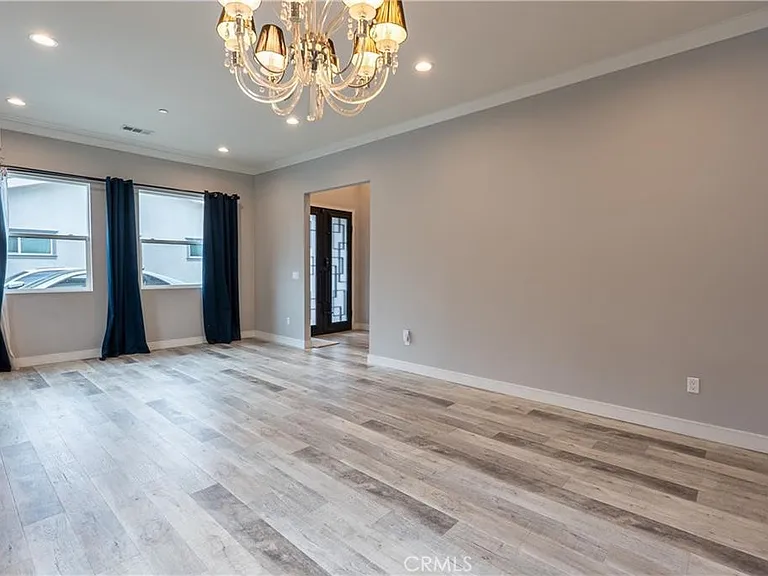 6940 Peach Ave — Photo 8