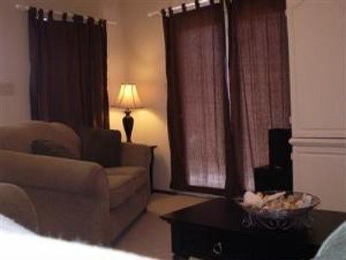3rd image of 6901 Los Trechos Ct NE