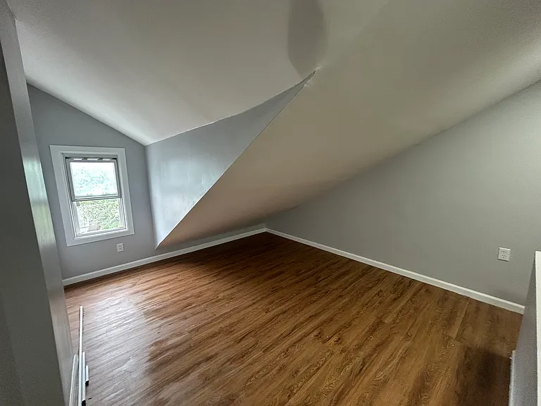 240 Henry St — Photo 9