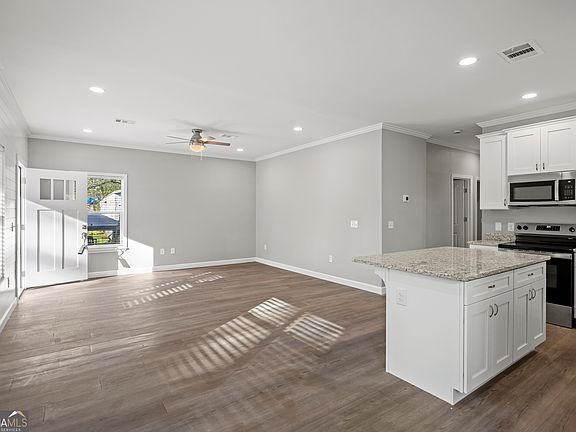 4th image of 54 Pear St