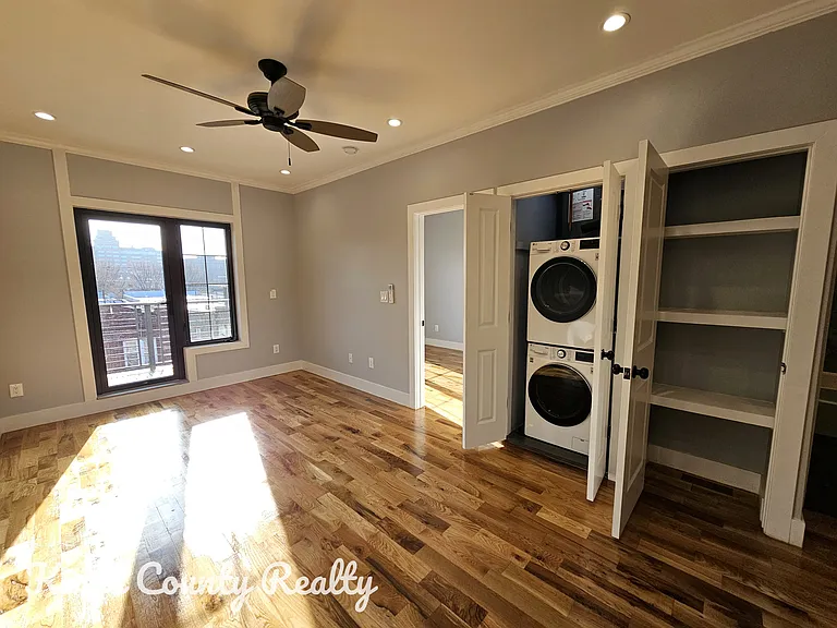 565 Midwood St #3 — Photo 8