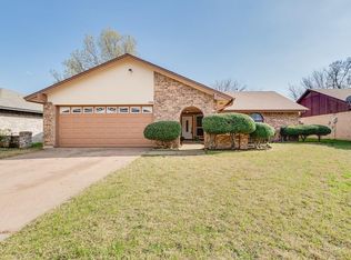 6948 Loma Vista Dr, Fort Worth, TX 76133