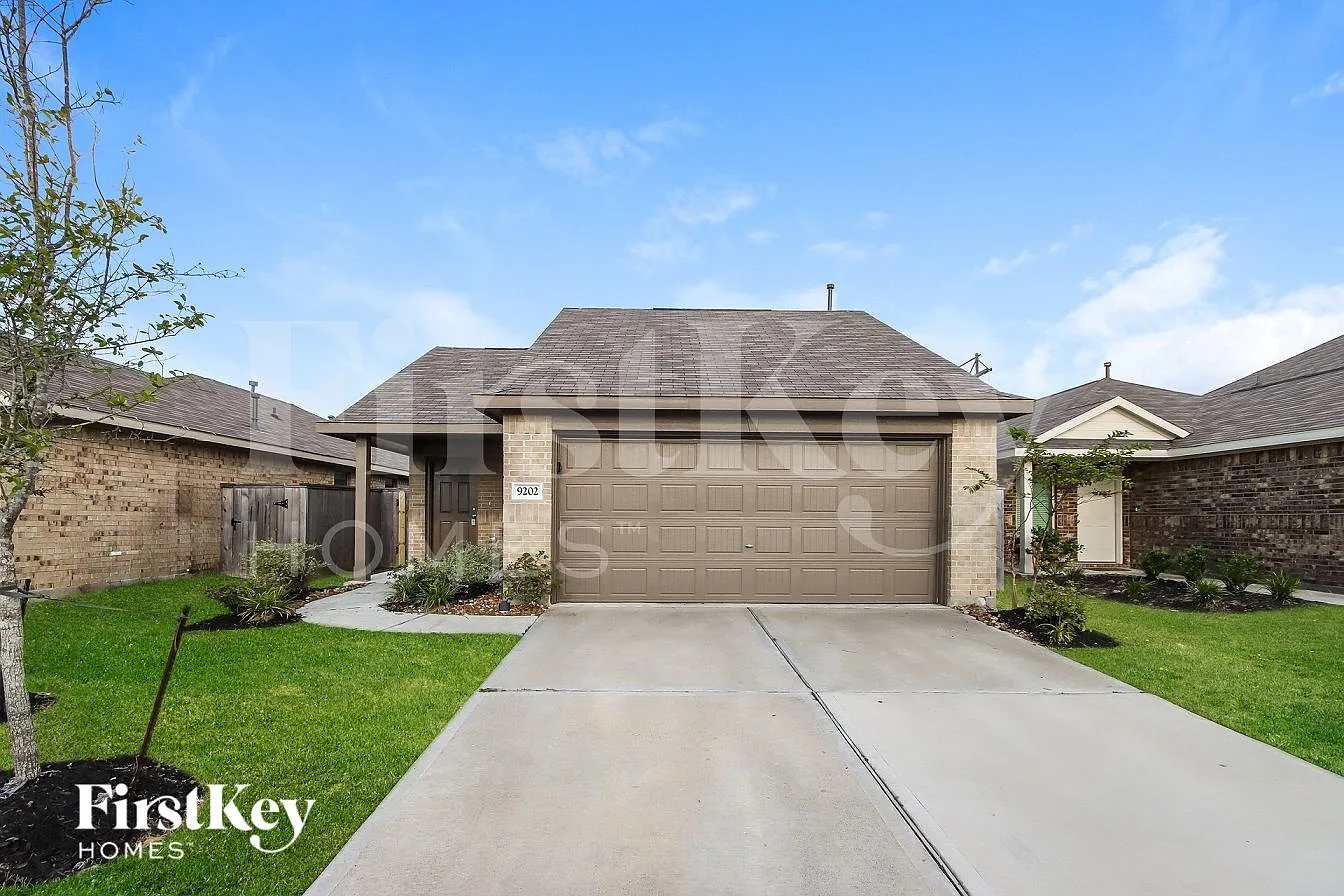 4 bed, 2.0 bath, 1683 sqft, $2,310 — Photo 1