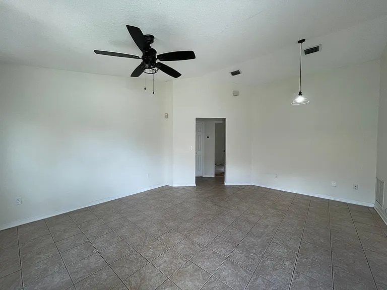 132 Burnsed Pl — Photo 4