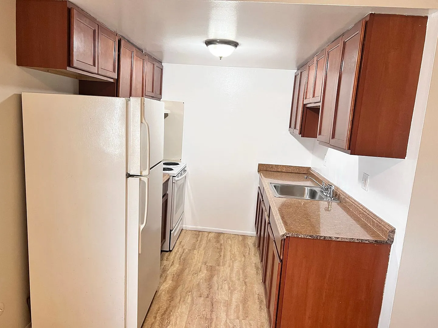 Park East Apartments (B)- Divergent Capital Management, LLC — Photo 2