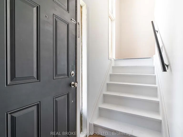 232 Cedarwoods Cres — Photo 8